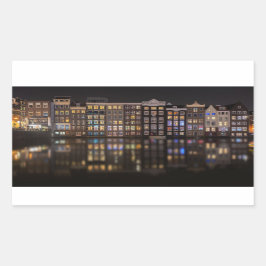 Amsterdam-Häuser mit bunten Lichtern in der Nacht Rechteckiger Aufkleber