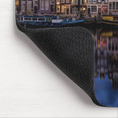 Amsterdam mit Kanälen in Dusk Mousepad (Ecke)