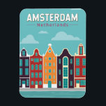 Amsterdam Niederlande Reisen Vintag Magnet<br><div class="desc">Amsterdam Retro Vektor Reise Design in einem Emblem Stil. Es ist bekannt für sein künstlerisches Erbe,  das aufwändige Kanalsystem und die engen Häuser mit gegabelten Fassaden,  die Hinterlassenschaften des Goldenen Zeitalters aus dem 17. Jahrhundert.</div>