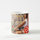 Amsterdam Poster: Button-Up Girl Cycling. Kaffeetasse (Mittel)