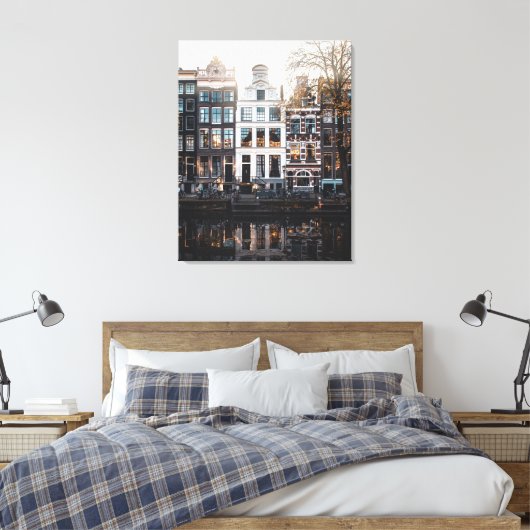 Amsterdamer Gebäude am Kanal, Stretched Leinwand (Insitu (Schlafzimmer))