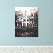 Amsterdamer Gebäude am Kanal, Stretched Leinwand (Insitu (Holzboden))