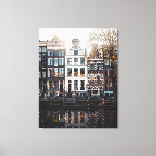 Amsterdamer Gebäude am Kanal, Stretched Leinwand (Vorderseite)