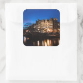 Amsterdamer Kanalhäuser nachts Quadratischer Aufkleber (Tasche)