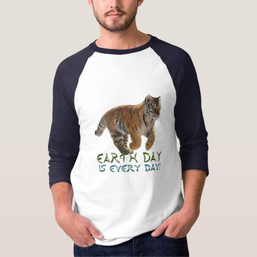 Amur Tiger Cub Earth Day Art Shirt (Vorderseite)