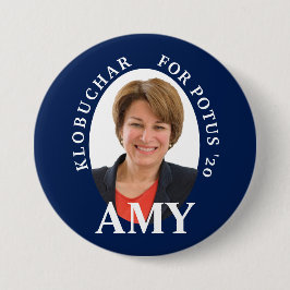 Amy Klobuchar Porträt in Blauem und in weißem Button