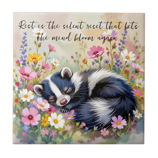 An Adorable Skunk Napping in Flowers and Quote Fliese (Vorderseite)