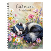 An Adorable Skunk Napping in Flowers Personalized Notizblock (Vorderseite)