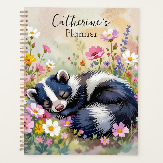 An Adorable Skunk Napping in Flowers Personalized Planer (Vorderseite)