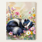 An Adorable Skunk Napping in Flowers Personalized Planer (Rückseite)