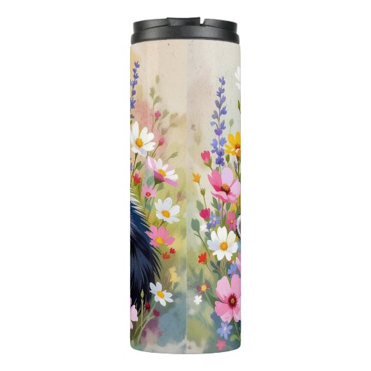 An Adorable Skunk Napping in Flowers Personalized Thermosbecher (Rückseite)