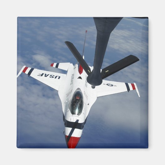 An Altus KC-135 Stratotanker Magnet (Vorne)