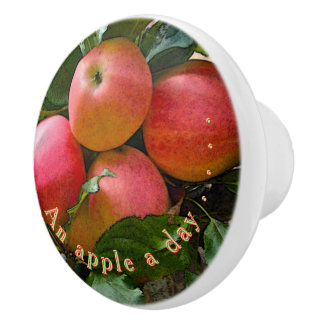 "AN APPLE A DAY"./CLUSTER DER KERAMIK APPLES KNOB KERAMIKKNAUF