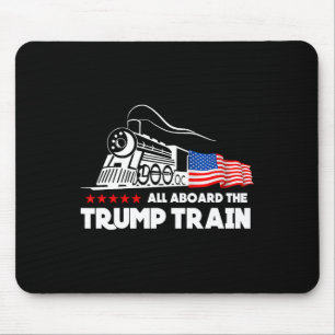 An Bord der Trump-Bahn 2024 die amerikanische Flag Mousepad