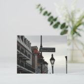 An der Bourbon Street hängen Postkarte (Stehend Vorderseite)