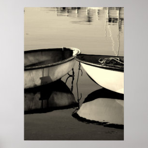 An der Küste von Neuengland gibt es zwei Boote Poster