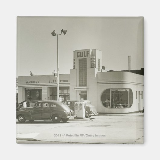 An der Tankstelle parkende Autos Magnet (Vorne)