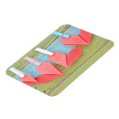 An der Wäscheleine hängende Papierherz Magnet (Linke Seite)