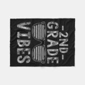 An die Schule 2. Klasse Vibes 2. Klasse Lehrer Stu Fleecedecke (Vorderseite (Horizontal))