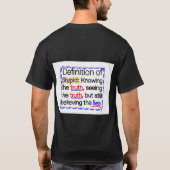 An dummen T - Shirt festhalten (Rückseite)