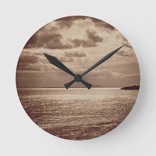 An Effect of the Sun, Normandy c.1857 (sepia foto) Runde Wanduhr (Vorderseite)