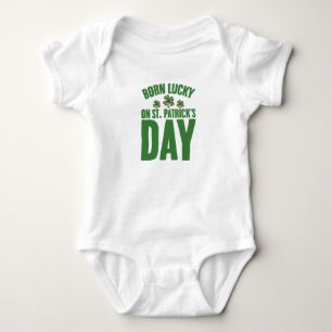 An einem St. Patrick's Day Geburtstag Glück gehabt Baby Strampler