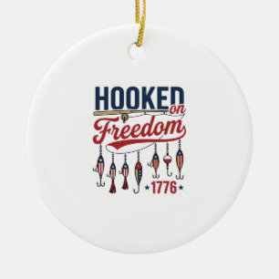 An Freiheit gewöhnte patriotische Fischerei-Shirt  Keramik Ornament
