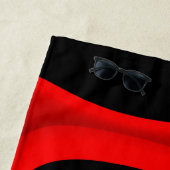 An Herrn Redd: Abstrakt Schwarz, Weiß und Rot Strandtuch (Beispiel)