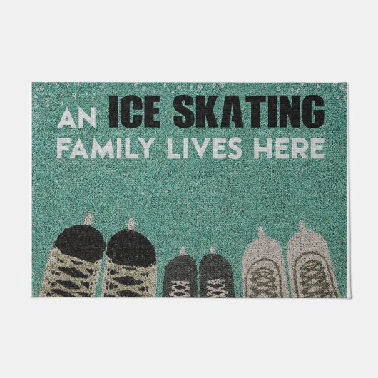 An Ice Skating Family Lives Here Fußmatte (Vorderseite)
