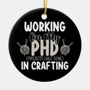 An meinen PhD-Projekten arbeitend, zur Hälfte beim Keramik Ornament