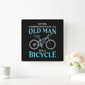 An Old Man On A Bicycle Quadratische Wanduhr (Zuhause)