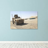 An Oshkosh M-ATV 2 Leinwanddruck (Insitu (Holzboden))