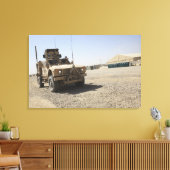 An Oshkosh M-ATV 2 Leinwanddruck (Insitu (Wohnzimmer))