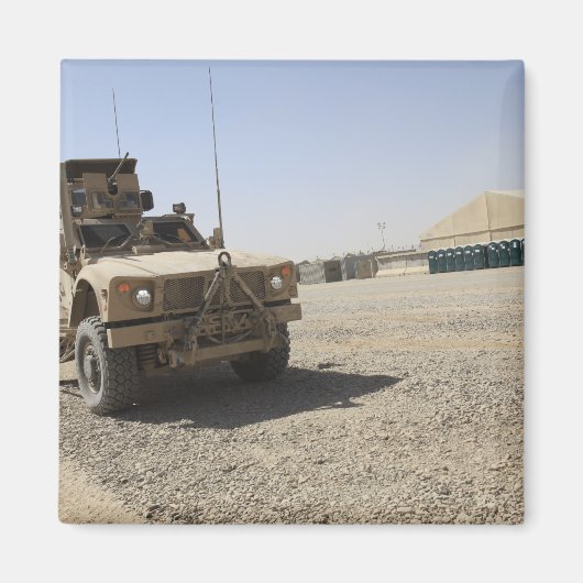 An Oshkosh M-ATV 2 Magnet (Vorne)