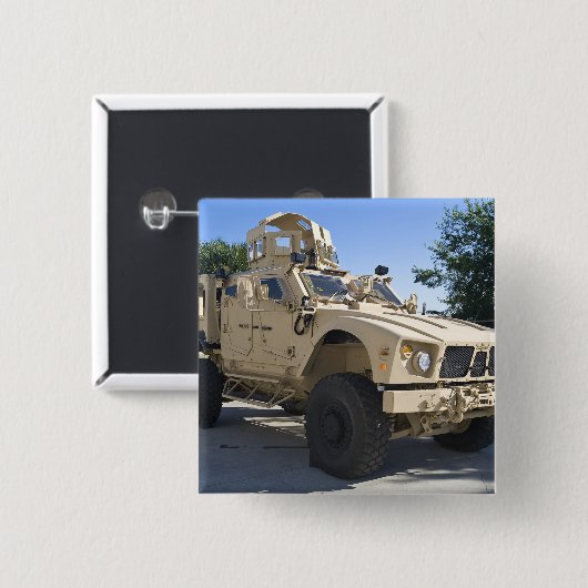 An Oshkosh M-ATV Button (Vorne & Hinten)