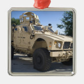 An Oshkosh M-ATV Silbernes Ornament (Vorne)