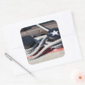 An zwei Pollen geklebter Seil Quadratischer Aufkleber (Umschlag)