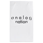 Analog Nation White Kleine Geschenktüte (Rückseite)