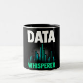Analytik spricht Datenflüster Zweifarbige Tasse (Mittel)