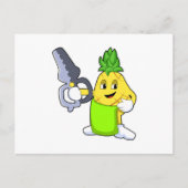 Ananas als Friseur mit Scheren & Razor Postkarte (Vorderseite)