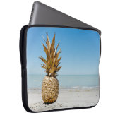 Ananas-Ananas-Früchte am Meer Laptopschutzhülle (Vorne Rechts)