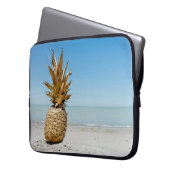 Ananas-Ananas-Früchte am Meer Laptopschutzhülle (Vorderseite Links)