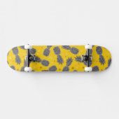 Ananas auf Gold Skateboard (Horizontal)