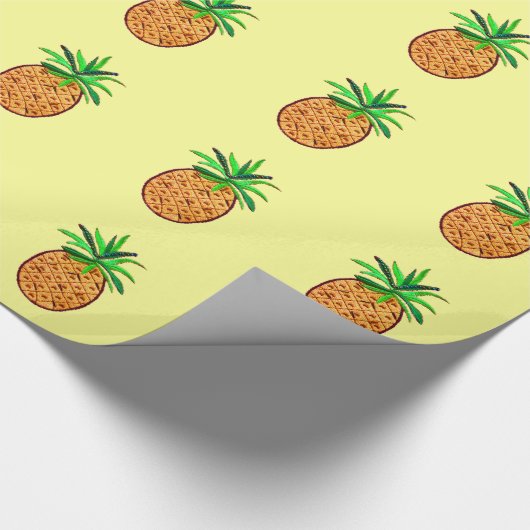 Ananas auf hellgelbem geschenkpapier (Ecke)