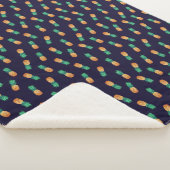 Ananas auf Marine Sherpadecke (3/4)