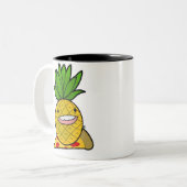 Ananas auf Pizza-Tasse Zweifarbige Tasse (Vorderseite Links)