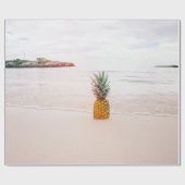 Ananas auf Sand am Strand Geschenkpapier (Flach)
