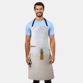 Ananas auf Sand am Strand Schürze (Getragen)