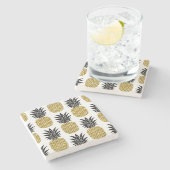 Ananas aus Gold: Von Hand Gezeichnet Weiß nahtlos. Steinuntersetzer (Seitenansicht)