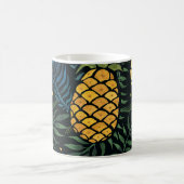 Ananas, Blätter aus Palmen: tropisches Muster. Kaffeetasse (Mittel)